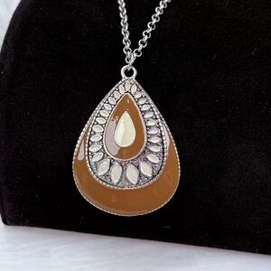 Aged Silvertone cream and taupe accent pendant necklace